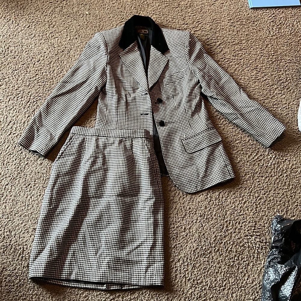 Skirt/blazer set